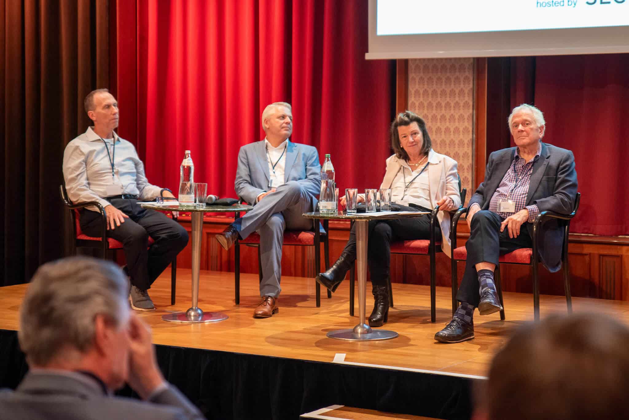 Discussion Round at the 4th Forum Unique Codes